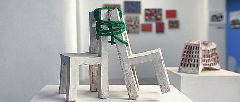 Wackelig. Rachel Kohns Skulptur spiegelt den Zustand des Sans Titre.