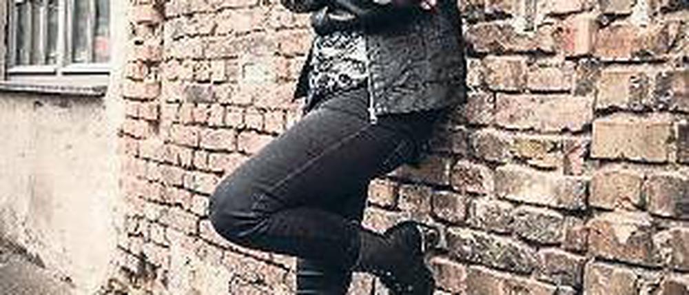 Auf Solotour. Die Potsdamer Gitarristin Lea Ciara Czullay produzierte mit Gästen ihr erste CD „The Story Begins“.