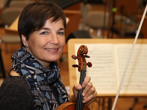Geigerin Renate Loock spielte in der Brandenburgischen Philharmonie Potsdam, dann im Oriol Ensemble, und nun in der KAP.
