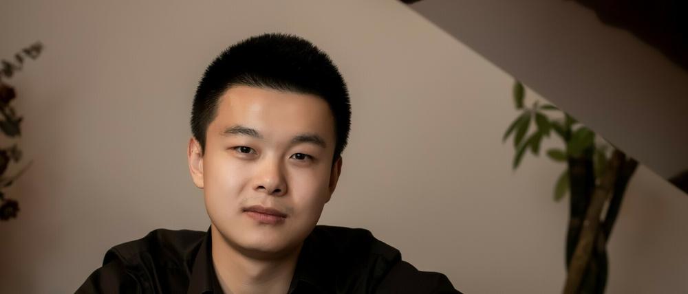 Der junge Pianist Yaozong Song ist einer internationalen Schüler bei der diesjährigen Sommerakademie "Edwin Fischer".