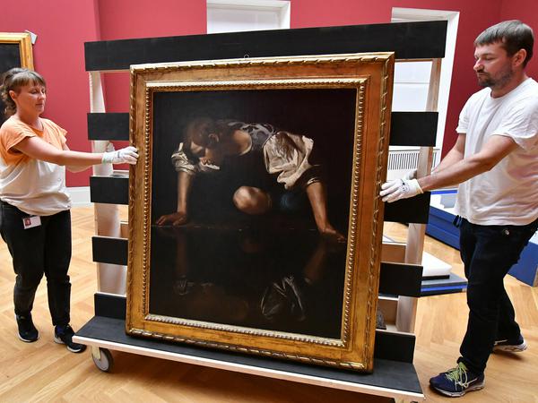 Der "Narziss" ist da. Am Donnerstag wurde das Meisterwerk italienischen Barockmeisters Caravaggio im Museum Barberini ausgepackt. auf.