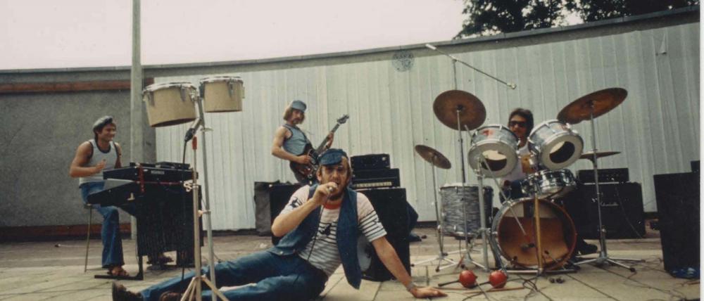 Die Babelsberger Rockband bab-formation 1977 auf der Inselbühne der Freundschaftsinsel Potsdam.