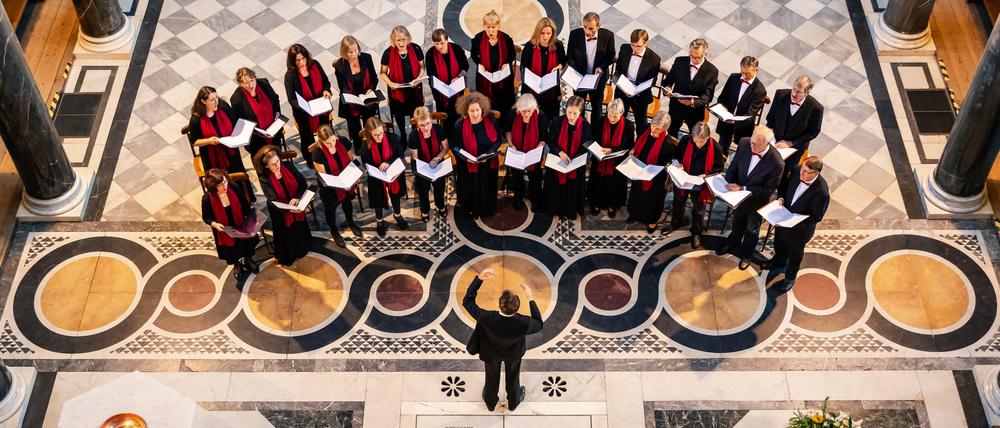 Der Vocalkreis Potsdam tritt am 18. September openair im Atrium an der Friedenskirche auf.  