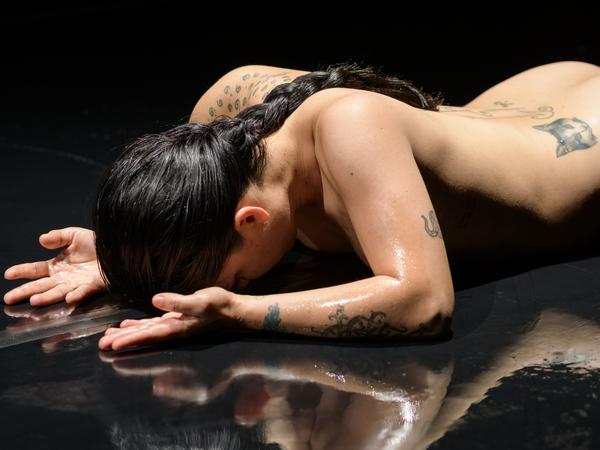 Der nackte Körper auf der Bühne: "Serpentine" mit Tänzerin Areli Moran feiert Deutschlandpremiere.
