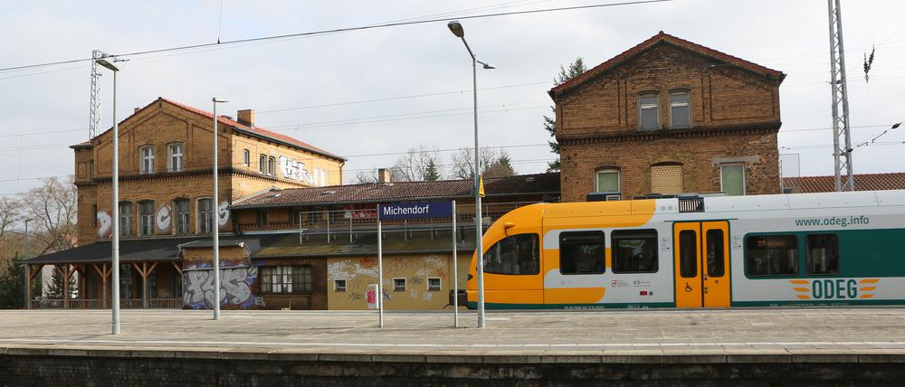 Am Freitag soll der Bahnhof Michendorf versteigert werden.