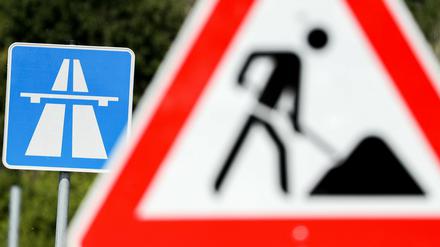Auf Grund von Arbeiten an Verkehrssicherungselementen wie Schildern, Baken und Markierungen gibt es Einschränkungen auf der A10 und der A115.