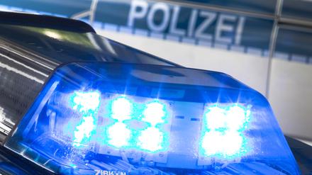 Die Polizei prüft, ob es sich bei der Toten um eine in Berlin vermisste Frau handelt.
