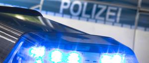 Die Polizei prüft, ob es sich bei der Toten um eine in Berlin vermisste Frau handelt.