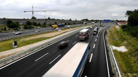 Die Autobahn bei Michendorf kann jetzt auf acht Spuren mit 120 Stundenkilometern befahren werden.