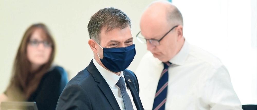 Bei der Landtagssitzung am Mittwoch wurde streng auf Abstand und Hygiene geachtet, mancher trug wie der CDU-Abgeordnete Andre Schaller einen Mundschutz.