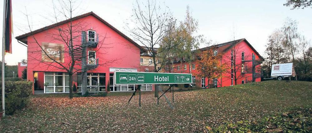 Bald Flüchtlingsheim: Der Hotelbetreiber des Sens Convent gibt seinen Widerstand auf und verhandelt jetzt über die Abwicklung der Hotelbetriebsgesellschaft.