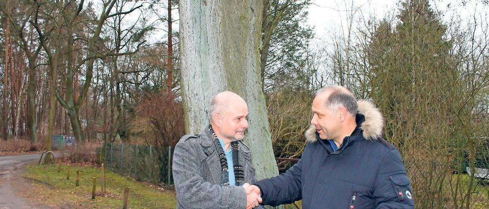 Mein Freund, der Baum. Bürgermeister Schmidt mit Axel Bierbrauer.
