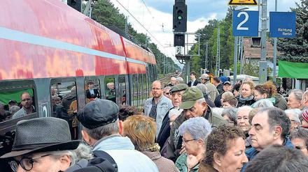 Gut besucht. Zur Zugtaufe am Samstag war der Borkheider Bahnsteig voll.