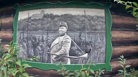 Waidmannsdank. Die Kleinmachnower haben ihrem ersten Bürgermeister, dem Förster Funke, gleich mehrere Denkmäler gesetzt. Eines ist das Bild des 1936 verstorbenen Kommunalpolitikers auf dem Trafohäuschen in der Förster-Funke-Allee.