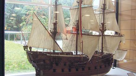 Kaisers Boot. Im Kleinmachnower Augustinum steht ein historisches Schiff.