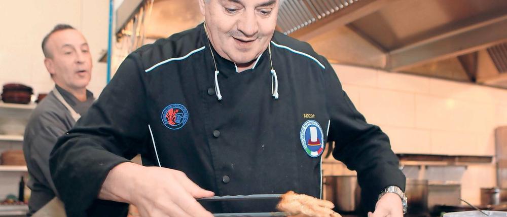 Pfannen-Virtuose. Renzo Pasolini will in Restaurants in Teltow, Potsdam und Berlin neue Rezepte ausprobieren und Küche wie in Italien anbieten.
