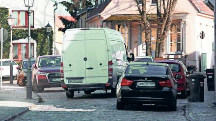Engpässe. Autofahrer denken beim Parken selten an die nötige Durchfahrtbreite für Rettungsfahrzeuge. Die Stadt Werder will nun im Interesse aller Bürger konsequent gegen Falschparker vorgehen.