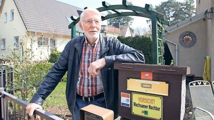 Achtsam. Der Kleinmachnower Jürgen Glindemann war 18 Jahre lang als Sicherheitspartner auf den Straßen seines Ortes unterwegs. Heute berät er Senioren, wie sie sich vor Betrugsmaschen wie dem Enkeltrick besser schützen können.