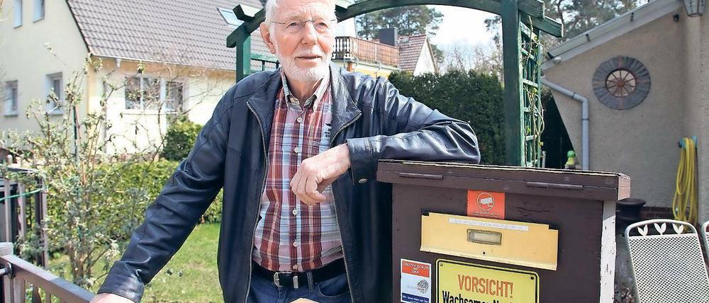 Achtsam. Der Kleinmachnower Jürgen Glindemann war 18 Jahre lang als Sicherheitspartner auf den Straßen seines Ortes unterwegs. Heute berät er Senioren, wie sie sich vor Betrugsmaschen wie dem Enkeltrick besser schützen können.