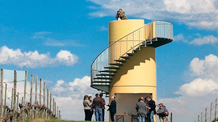 Eröffnet. Der 20 Tonnen schwere und 6,45 Meter hohe Turm bietet Blicke über die Havel bis nach Geltow und Petzow sowie nach Glindow.