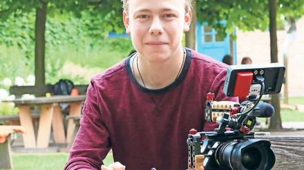 Kamera läuft. Finnegan Godenschweder aus Stahnsdorf drehte seinen ersten Kurzfilm mit 18 Jahren, jetzt hat er Abitur an der Kleinmachnower Waldorfschule gemacht und will versuchen, sich besser mit der Filmbranche zu vernetzen.