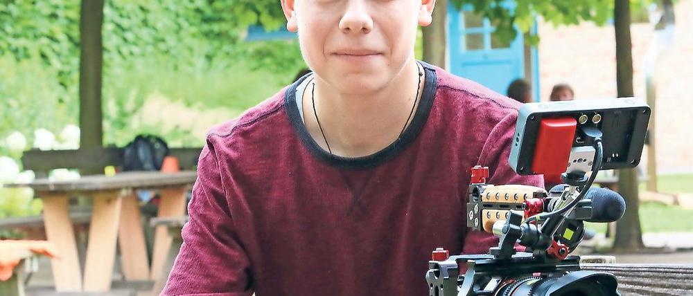 Kamera läuft. Finnegan Godenschweder aus Stahnsdorf drehte seinen ersten Kurzfilm mit 18 Jahren, jetzt hat er Abitur an der Kleinmachnower Waldorfschule gemacht und will versuchen, sich besser mit der Filmbranche zu vernetzen.