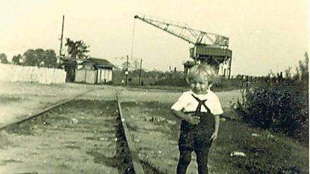 Der Hafen als Spielplatz. Kinder von Hafenmitarbeitern wurden auf dem 1906 eröffneten Areal öfters gesehen. 