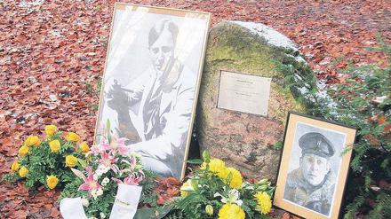 2003 wurde auf Bitten Norwegens in der Nähe des Machnower Sees ein Gedenkstein für Grieg und die weiteren Opfer aufgestellt.