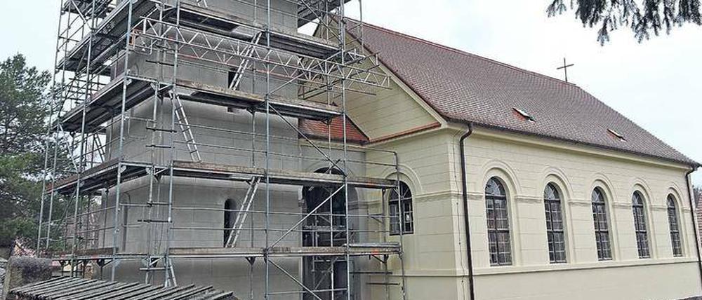 Im Juli soll die Sanierung der Kirche in Schäpe abgeschlossen sein.