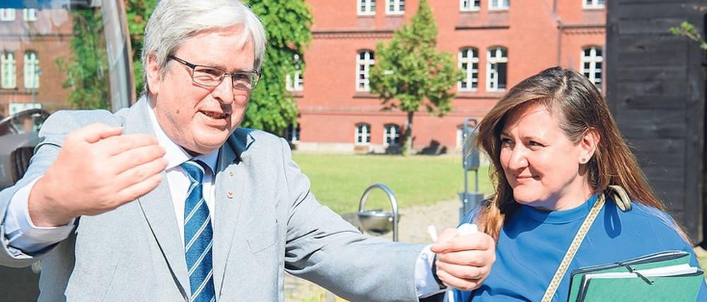 Auf Tour. Jörg Steinbach und Manja Schüle zu Besuch an der Technischen Hochschule in Brandenburg/Havel.