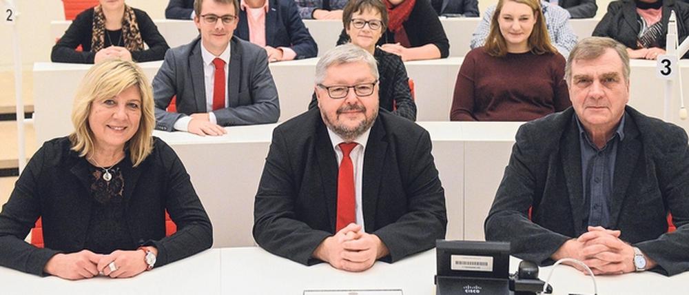 Thomas Domres (mit roter Krawatte) im Kreis der Linke-Landtagsfraktion.
