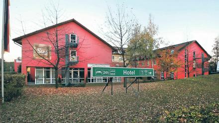 Seit drei Jahren wurde das ehemalige Sens Convent Hotel in Michendorf zur Flüchtlingsunterkunft umgebaut. 