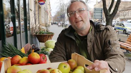 Jochen Fritz, 44, ist gelernter Agraringenieur. Seit 2014 betreibt er mit Roland von Schmeling den Werderaner Biohof, der Obst auch nach Babelsberg liefert.