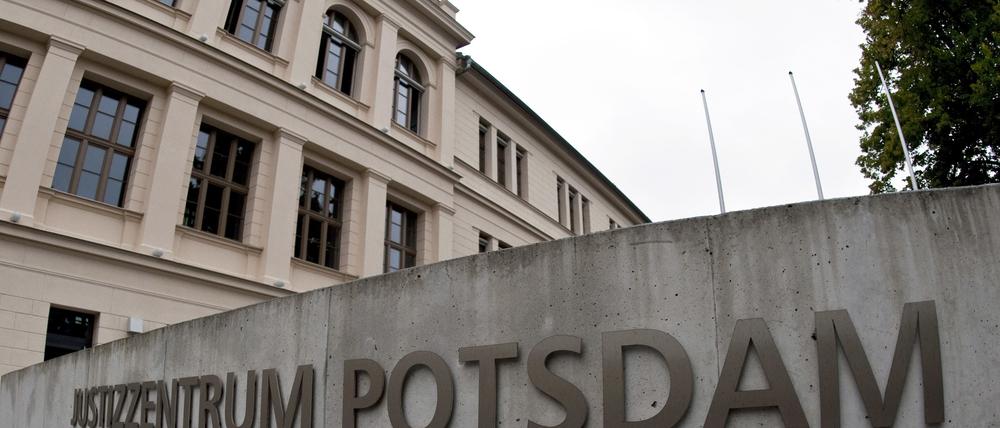 Ein 76-Jähriger ist am Montag vor dem Amtsgericht Potsdam wegen sexueller Belästigung zu einer Geldstrafe verurteilt worden.