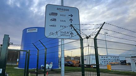 Der Amazon-Standort in Werder ist gut gesichert. Der Internetriese hat am Standort 130 Mitarbeiter, dazu kommen etwa 280 Fahrer von Fremdfirmen.