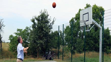 In Sputendorf können die Einwohner jetzt Basketball und Tischtennis spielen.