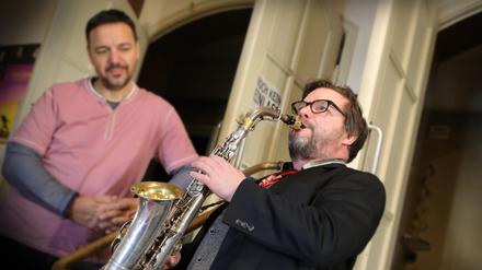 Thomas Walter Maria (r.) und Gösta Oelstrom organisieren das Jazz-Festival seit 2017 in Werder.