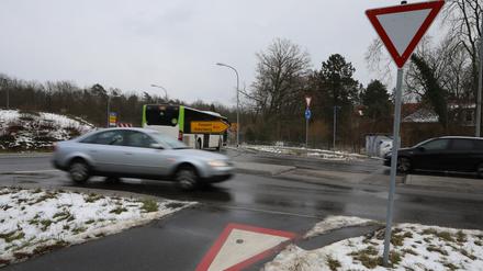 Am Kreisverkehr in Kienwerder in Stahnsdorf krachte es in der Vergangenheit mehrmals. Radfahrer müssen hier die Vorfahrt beachten.
