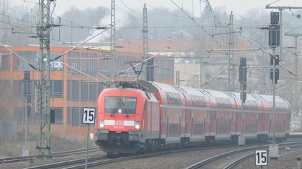 Die Züge in Richtung Brandenburg/Havel halten im Mai nicht am Werderaner Bahnhof. 
