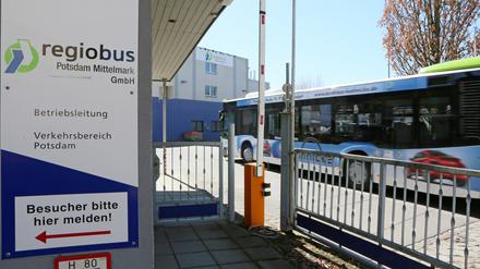 Regiobus Potsdam-Mittelmark muss personalbedingt improvisieren. Die Busse bleiben im Depot.