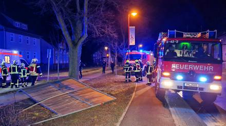 Ein Fußgänger ist am Wochenende in Beelitz während des Sturms ums Leben gekommen.