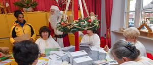 240.000 Wunschzettel: Der Weihnachtsmann und seine Helfer in Himmelpfort haben alle Hände voll zu tun.