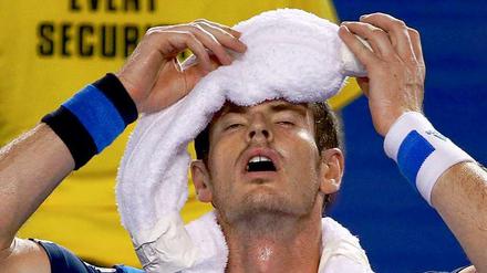 Ächz. Andy Murray in der Pause mit einem Kälteschal.