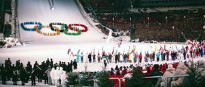 Das waren noch Zeiten. Die Winterspiele 1994 in Lillehammer waren gemütlich, überschaubar – und beliebt. Heute wäre der norwegische Ort wohl viel zu klein für Olympia.