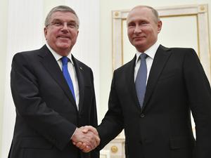 Thomas Bach (l.) und Wladimir Putin (r) pflegten eine enge Beziehung. 