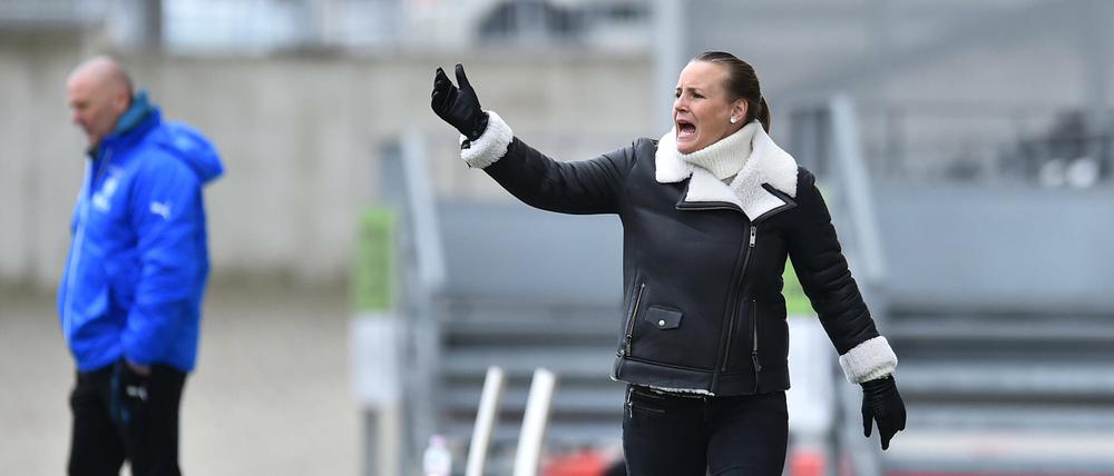Nora Häuptle vom SC Sand ist die einzige weibliche Cheftrainerin in der Frauen-Bundesliga.