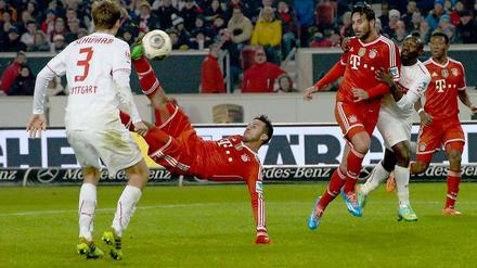 Thiago (links) trifft für Bayern München zum 2:1-Sieg.