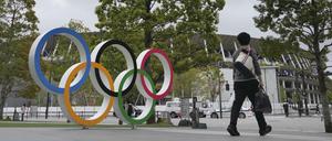 IOC-Vizepräsident John Coates hat 100 Tage vor der geplanten Eröffnungsfeier in Tokio eine kurzfristige Olympia-Absage ausgeschlossen.