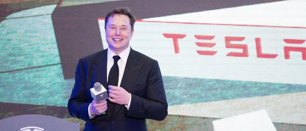 Jetzt ist auch klar, wo Tesla sein Quartier in Berlin aufschlägt. Das Foto zeigt Tesla-Chef Musk bei einer Präsentation in Shanghai.