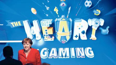 Herz für Spieler. Angela Merkel besuchte die Messe Gamescom, ihre Partei wolle E-Sports „positiv begleiten“. 